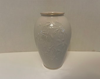 Lenox, Vase Vintage, 7 1/2 inches tall (RR)