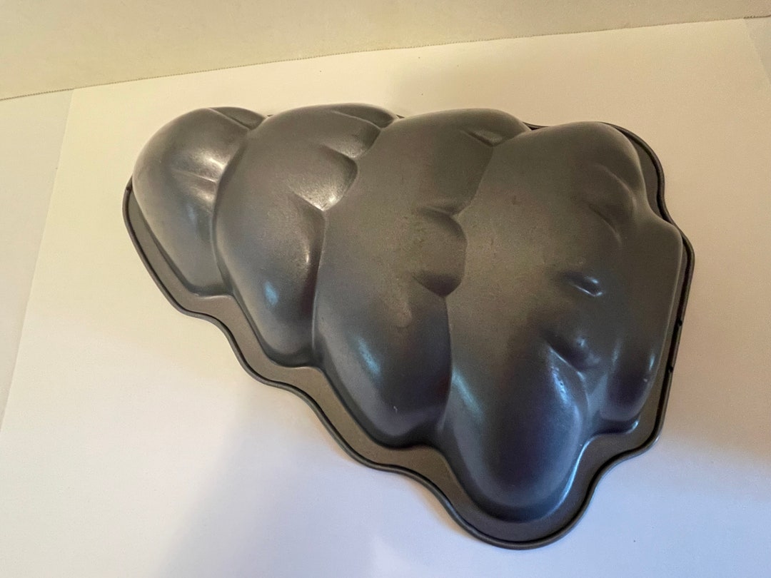 Small Metal Christmas Tree Cake Pan About 9 1/2 X 6 1/2 Inch Etsy