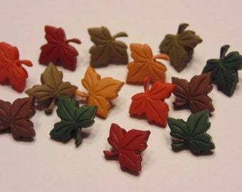 10 tiny leaf buttons, 11 x 12 mm (B4)