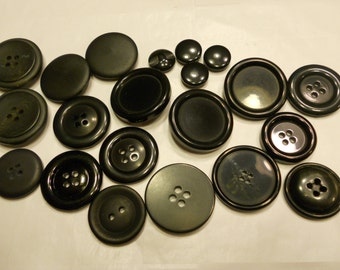 21 piece vintage black button mix, 13 - 28 mm (29)