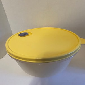 Tupperware Microwavable Bowls and Lids 22 -  Sweden