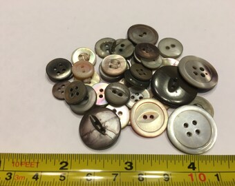 36 piece dark and colored Shell button mix, 10-20 mm (6)