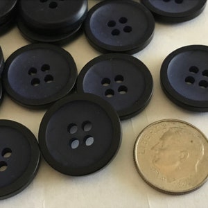 16 count navy blue vintage resin buttons, 18 mm (B8)