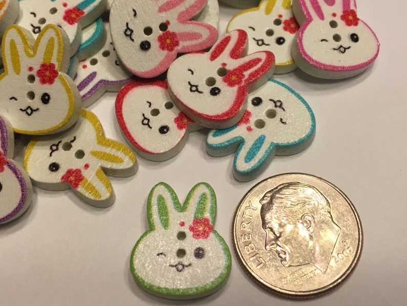 B9 13 x 16 mm 6 wood Easter Bunny Head buttons