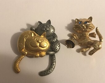 Set of 2 Vintage Cat Pins, gold and silver color (BR8)