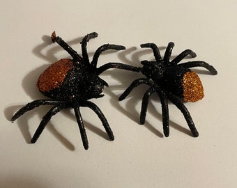 2 large black with orange plastic glitter spiders, about 50 x 70 mm (100/7)