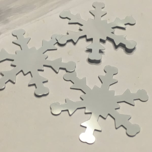25 white snowflake confetti / sequins, 24 mm (33)