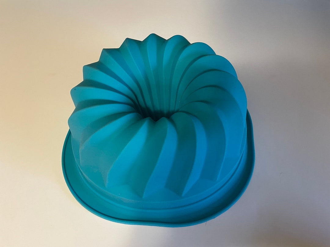 Silicone Bundt Cake Pan Large 8 X 4 1/2 Inch Tall Etsy
