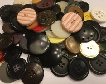 10 piece vintage Large assorted button mix, 25-35 mm (35)