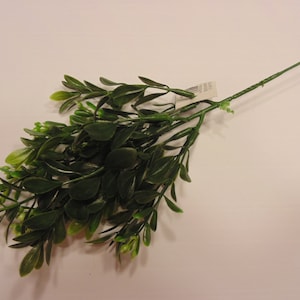1 plastic Mistletoe pick, 9 inches long (BR400)