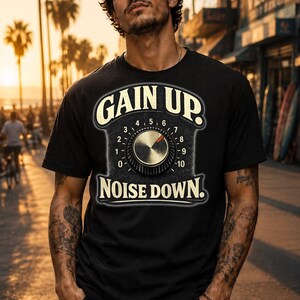 Camiseta "Gain Up Noise Down" | Camiseta Vintage com Botões de Amplificadores e Estampa Musical