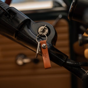 Personalized Leather Keyring - Secure and Stylish Key Holder