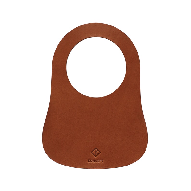 The personalized leather MiniBib, made from tan leather, enhances the Classic Mini design and safeguards against petrol spills