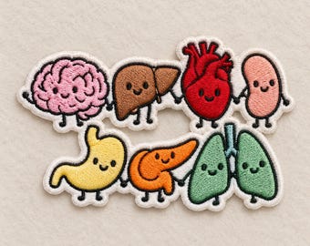 Könnte beinhalten: Ein gestickter Aufnäher mit einer Ansammlung bunter, cartoonartiger menschlicher Organe, darunter ein rosa Gehirn, eine braune Leber, ein rotes Herz, eine pfirsichfarbene Niere, ein gelber Magen, eine orangefarbene Bauchspeicheldrüse und grüne Lungen, die sich an den Händen halten.