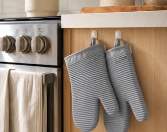 Ribbed Silicone Oven Mitts Set of 2, Heat Resistant Kitchen Gloves, Non-Slip Waterproof Pot Holders, Grey Modern Kitchen Decor, Baking Gift