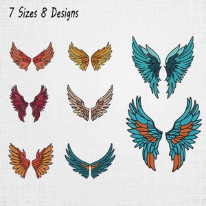 Può includere: Un set grafico digitale che presenta 7 Sizes 8 Designs di ali stilizzate in vari colori, tra cui rosso, arancione, giallo, rosa, beige e verde acqua. Le ali sono disposte in uno schema a griglia su uno sfondo bianco sporco testurizzato.