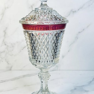 Vintage Indiana Glasurna med diamantspets och rubinfot och lock