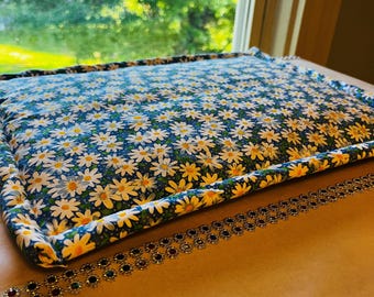 Cozy Cat Lounging Pad - Blue w/Daisies