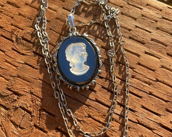 Vintage Glass Cameo Pendant Necklace