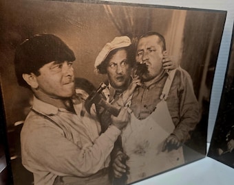 Vintage Three Stooges fotoafdrukken op stevig karton – Moe, Larry en Curly – Retro comedy memorabilia – Set van 2