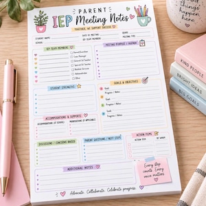 Könnte beinhalten: Ein weißer Papierblock mit der Überschrift Parent IEP Meeting Notes, bunten Pastell-Überschriften und Abschnitten für Schülerdaten, Teammitglieder, Tagesordnung, Ziele und Notizen, verziert mit kleinen Illustrationen von Pflanzen und Herzen.