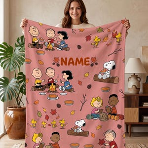 Bespoke Snoopy Autumn Pie Blanket, Custom Peanuts Campfire Leaves & Thanksgiving Pink Flannel Quilt for Baby Nursery Bed Sofa Lounge