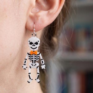 Mönster för skelettpärlörhängen | Halloween-handledning för seed beads (PDF)