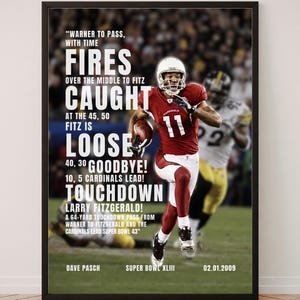 Peut inclure: Une affiche de sport encadrée montrant un joueur de football américain en maillot rouge portant le numéro 11 courant sur un terrain. Le texte retranscrit le commentaire d'une passe de touchdown de 64 yards lors du Super Bowl XLIII.
