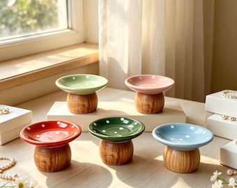 Juego de bandeja para joyas y plato de cerámica con temática de setas: soporte para anillos hecho a mano; regalo de decoración de estilo cottagecore para amantes de las setas.