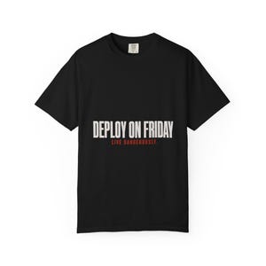 Despliegue el viernes, camiseta divertida de DevOps, Comfort Colors 1717 Cotton, negro, S-4XL