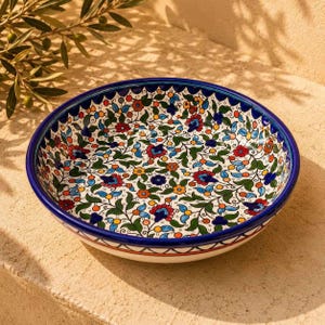 Palästinensische Maqluba-Schale aus Keramik mit floralem Muster – Servier- und Rührschüssel