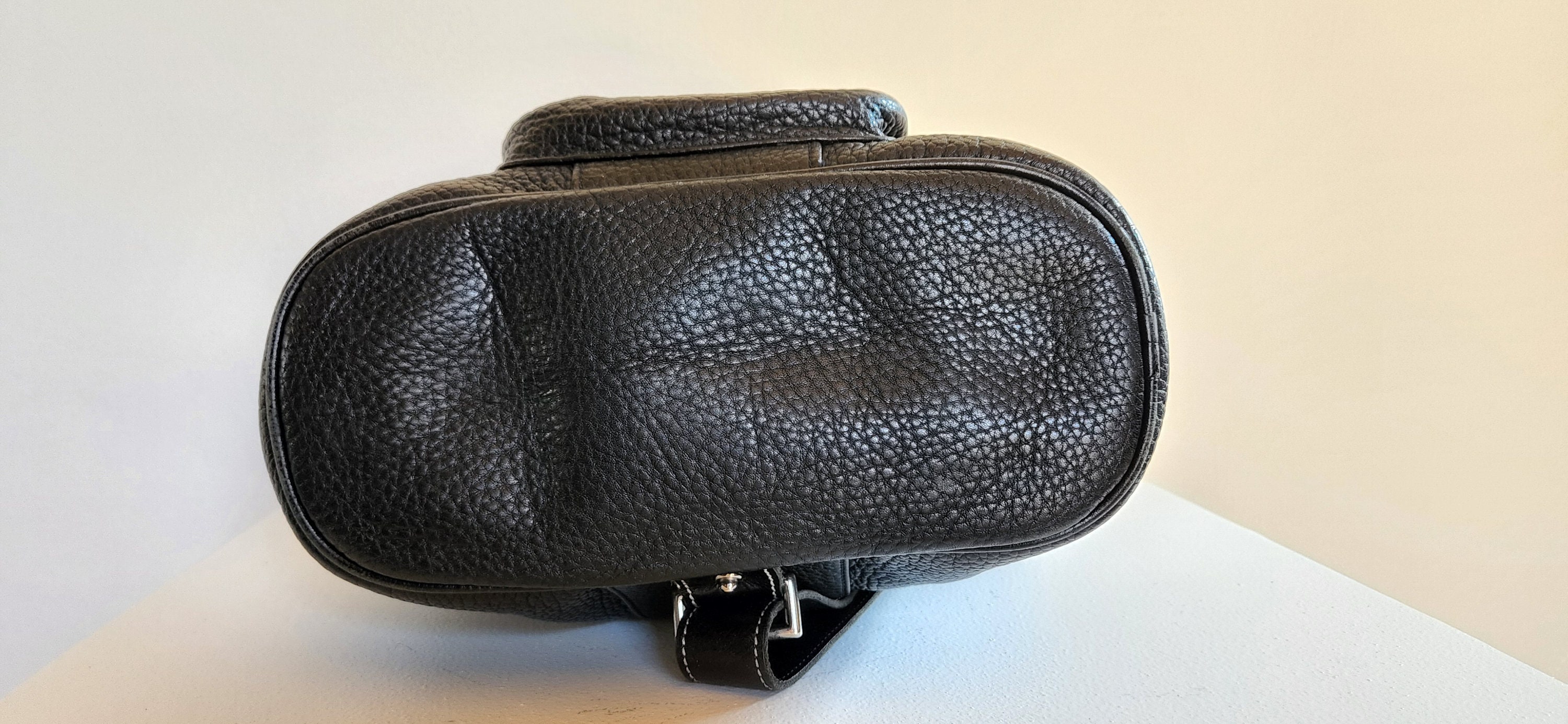 Vintage Dooney & Bourke Black PebbledLeather Drawstring One Sling Backpack Purse Vintage Dooney & Bourke Black Pebbled Leather Backpack Purse  main image 4