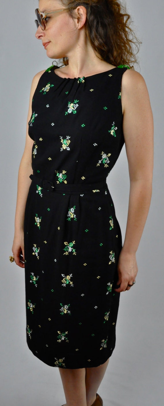 50s Dress - Floral WOOL EMBROIDERED Dress - Black… - image 4