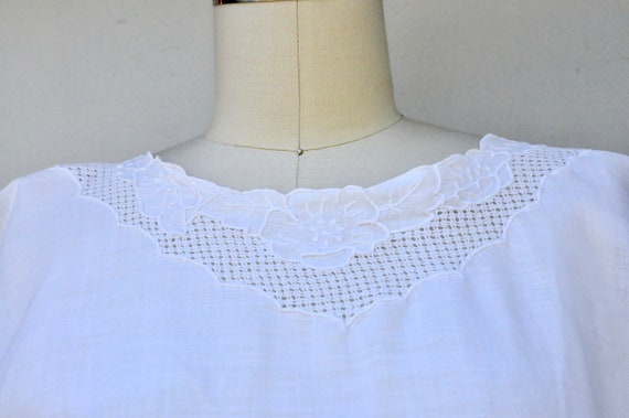 Vintage White LINEN Blouse - Hand Embroidered Blo… - image 5
