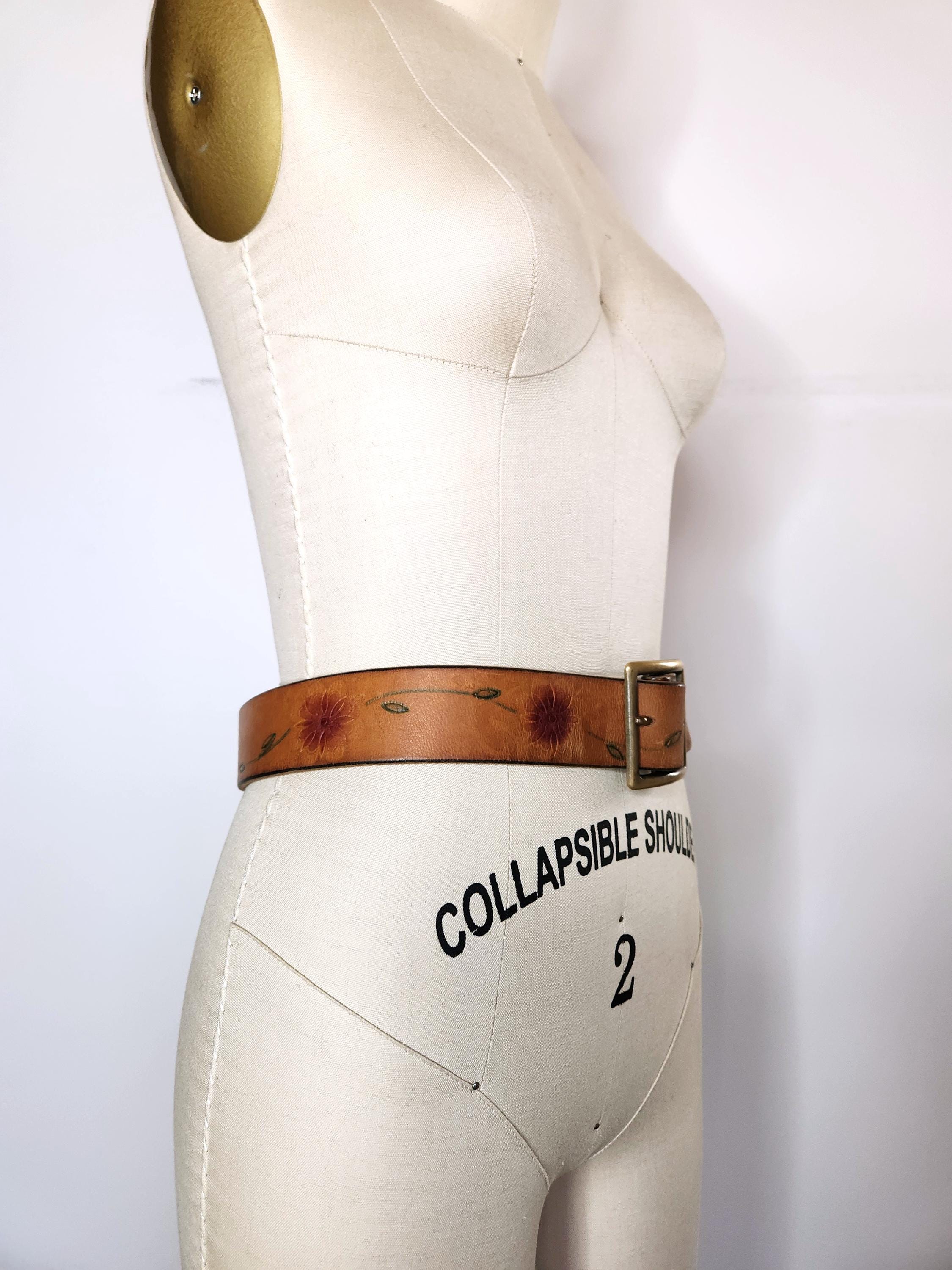 Vintage FLORAL Leather Belt - Hand Tooled Brown Leather Belt  display picture 1