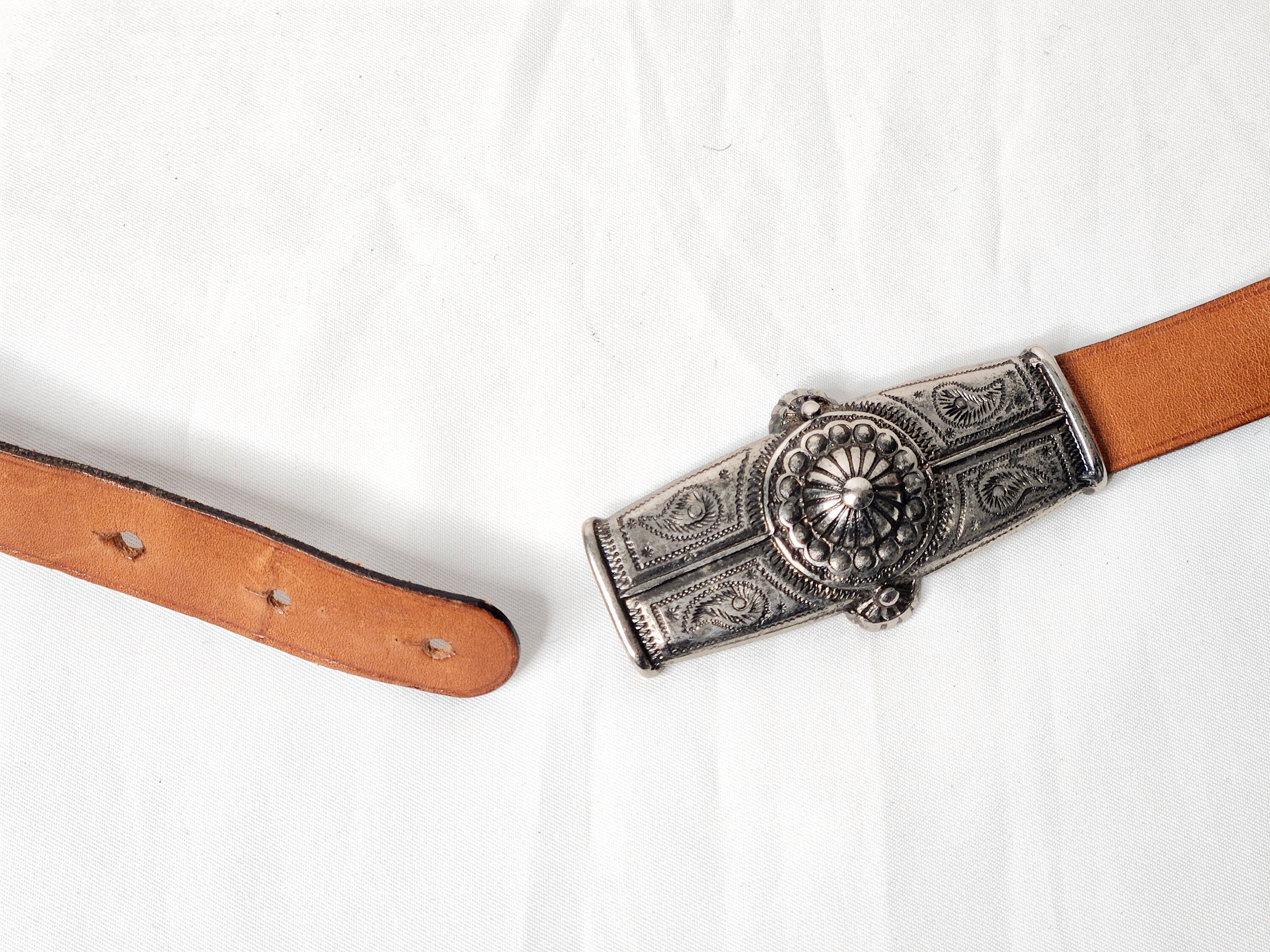 Vintage Studded Brown Leather Belt El Corte Ingles Belt Silver Metal Studs XS Vintage Studded Brown Leather Belt - El Corte Ingles Belt  main image 2