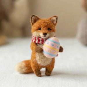 Needle Felted Fox with Easter Egg – Wool Felt Animal Figurine, Handmade Woodland Decor, Spring Nursery Gift