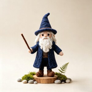 Handmade Wool Felted Wizard Figurines , Cute Desk Shelf Ornament,  A gift for book lovers,Fantasy Magic School Table Decor,