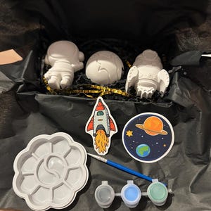 Weltraum Malbox mit Geschichte, Kreativbox für Kinder, Gipsfiguren zum Bemalen, Hörspiel, Ausmalbilder, Geschenk ab 4 Jahren