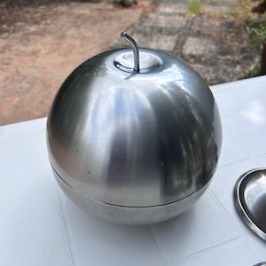 Seau à glace Morinox Vintage en forme de pomme, acier inoxydable 18/10, design italien des années 1970, fabriqué en Italie.