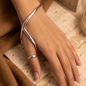 Silver Thumb CMC Splint Ring | Modern Hand & Wrist Joint Brace