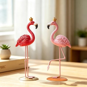 Kronad flamingostaty i harts | Rosa & röd flamingo-borddekoration | Tropiska djurdekorationer