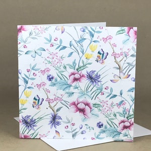 Mur de fleurs avec papillons / Carte épépinée végétale