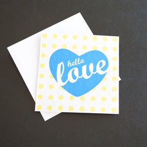 Carte à graines écologique à planter / Coeur turquoise Hello Love sur fond à pois jaunes