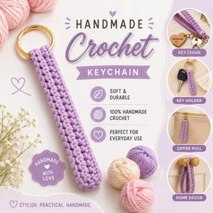 Op de afbeelding: Een lavendelkleurige gehaakte sleutelhanger met een goudkleurige metalen ring. De afbeelding bevat de tekst HANDMADE Crochet KEYCHAIN, SOFT & DURABLE, 100% HANDMADE CROCHET, PERFECT FOR EVERYDAY USE, HANDMADE WITH LOVE en STYLISH. PRACTICAL. HANDMADE.