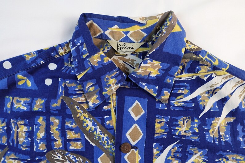 Alfred Shaheen Kiilani 1950s Men's vintage Hawaiian Aloha Shirt. Small. Cotton. Bird of Paradise. Blues, bronze, yellow, white. Loop collar image 3