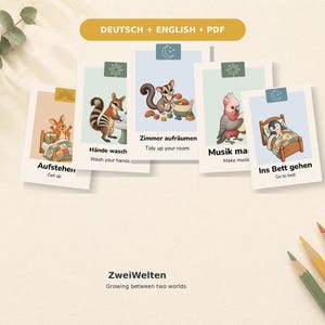 Könnte beinhalten: Ein Set aus fünf rechteckigen Lernkarten mit Illustrationen von Tieren bei täglichen Routinen. Jede Karte zeigt ein Sonnen- oder Mondsymbol, eine farbige Tierzeichnung und Text auf Deutsch und Englisch, wie Aufstehen, Get up, Hände wasch, Wash your hands, Zimmer aufräumen, Tidy up your room, Musik machen, Make music und Ins Bett gehen, Go to bed.