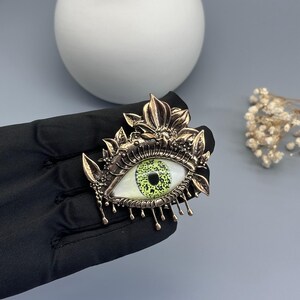 Brosch med onda ögon, Halloweenfestnål, kristallaccessoar, dekoration med vintagekavaj, konstnärligt iögonfallande föremål
