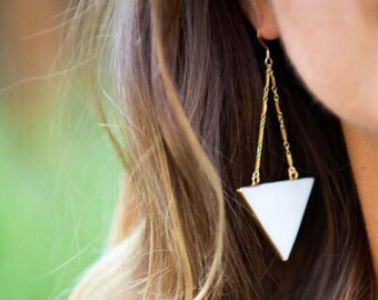 TRIANGLE STONE EARRINGS // White Howlite drop earrings - Gold Filled Statement Earrings - Modern Geometric - Blue Soladite
