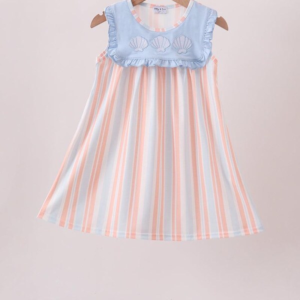 Vestido bordado con rayas de conchas marinas
